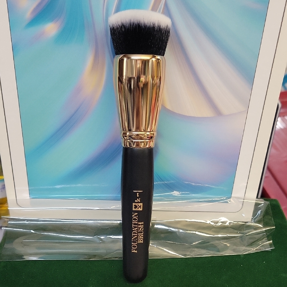 Belle Beauty By Kim Gravel Foundation 6" Brush New